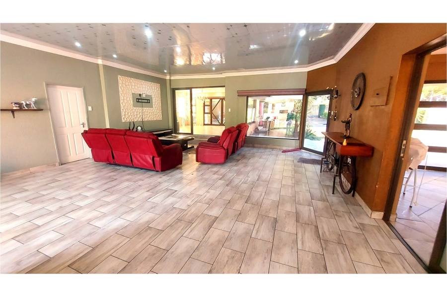 5 Bedroom Property for Sale in Meerhof North West
